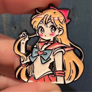 Sailor Venus kawaii enamel pin